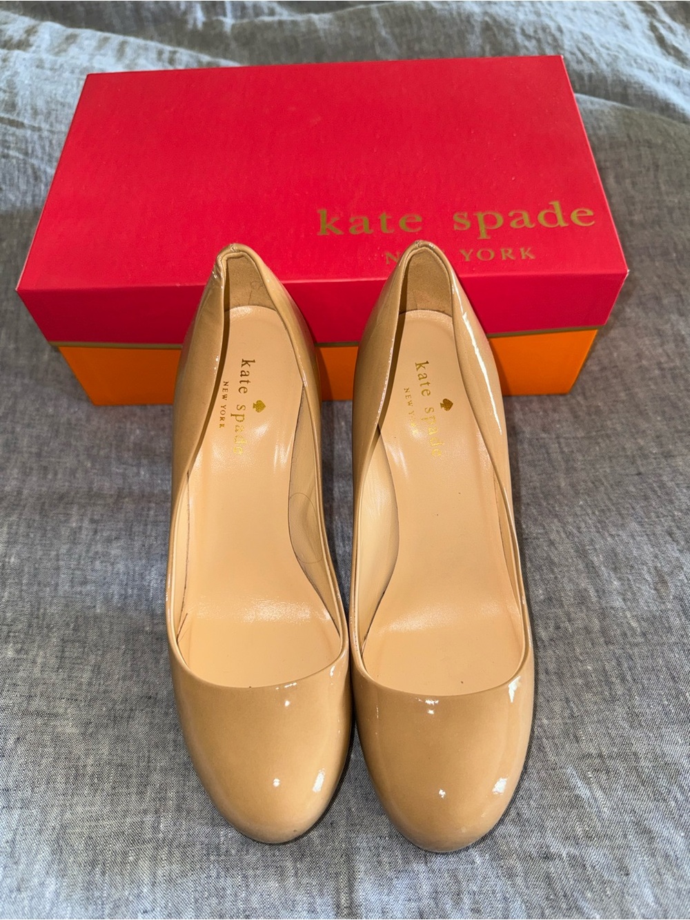 EUC AUTHENTIC KATE SPADE NEW YOR LORI NEW CAMEL PATENT HIGH HEELED PUMPS SIZE 6M